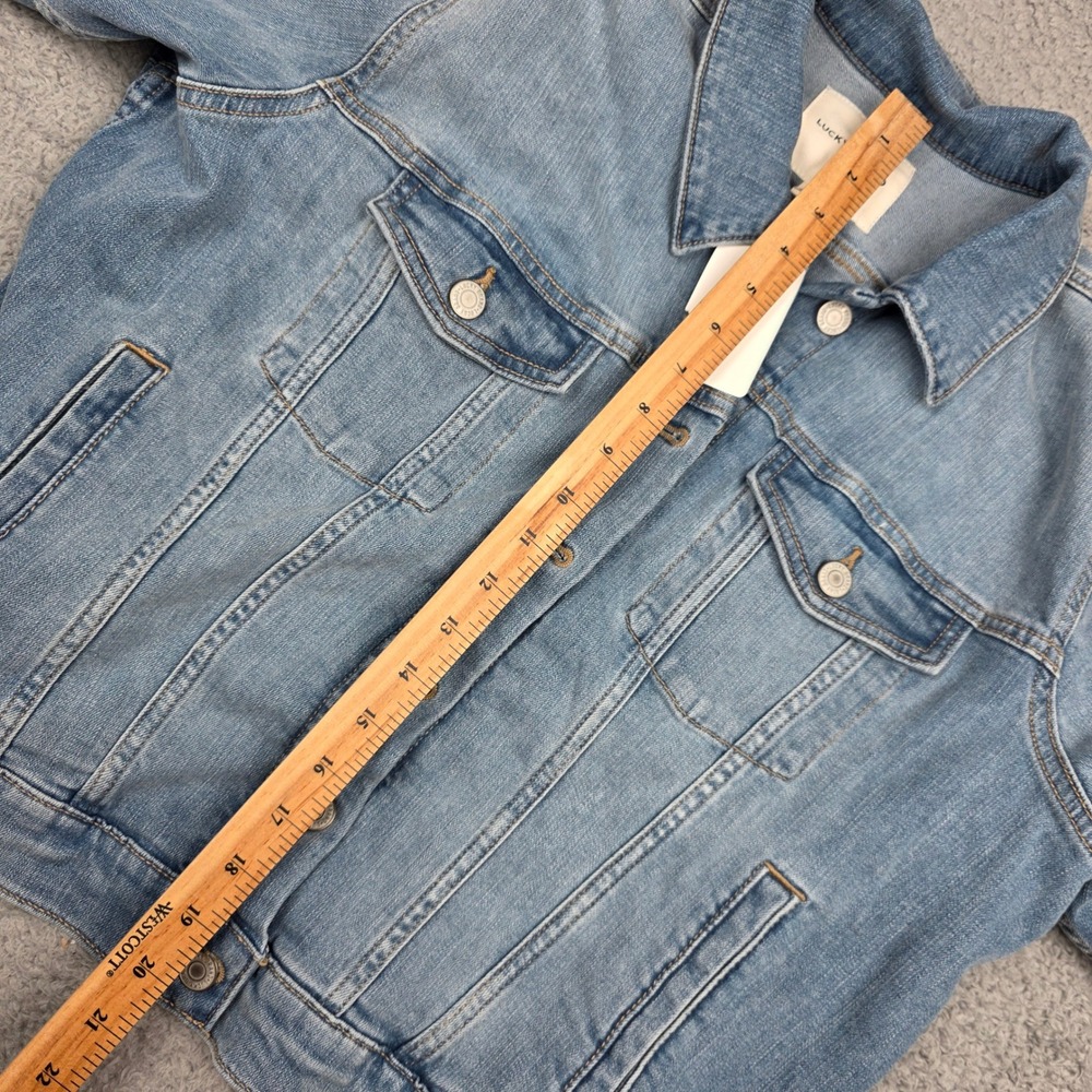 Lucky Brand Denim Jacket Womens Large Light Blue Button Front Trucker Jacket - Picture 5 of 11